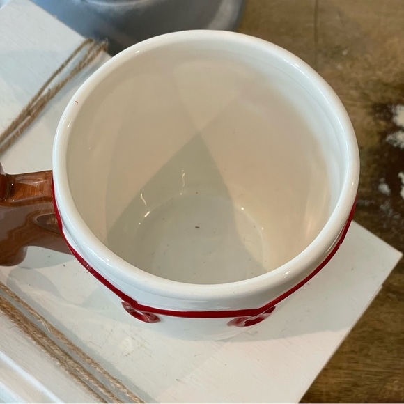 Tag White Glossy Mug with Red Icing &  Gingerbread Man Handle - Picture 3 of 4